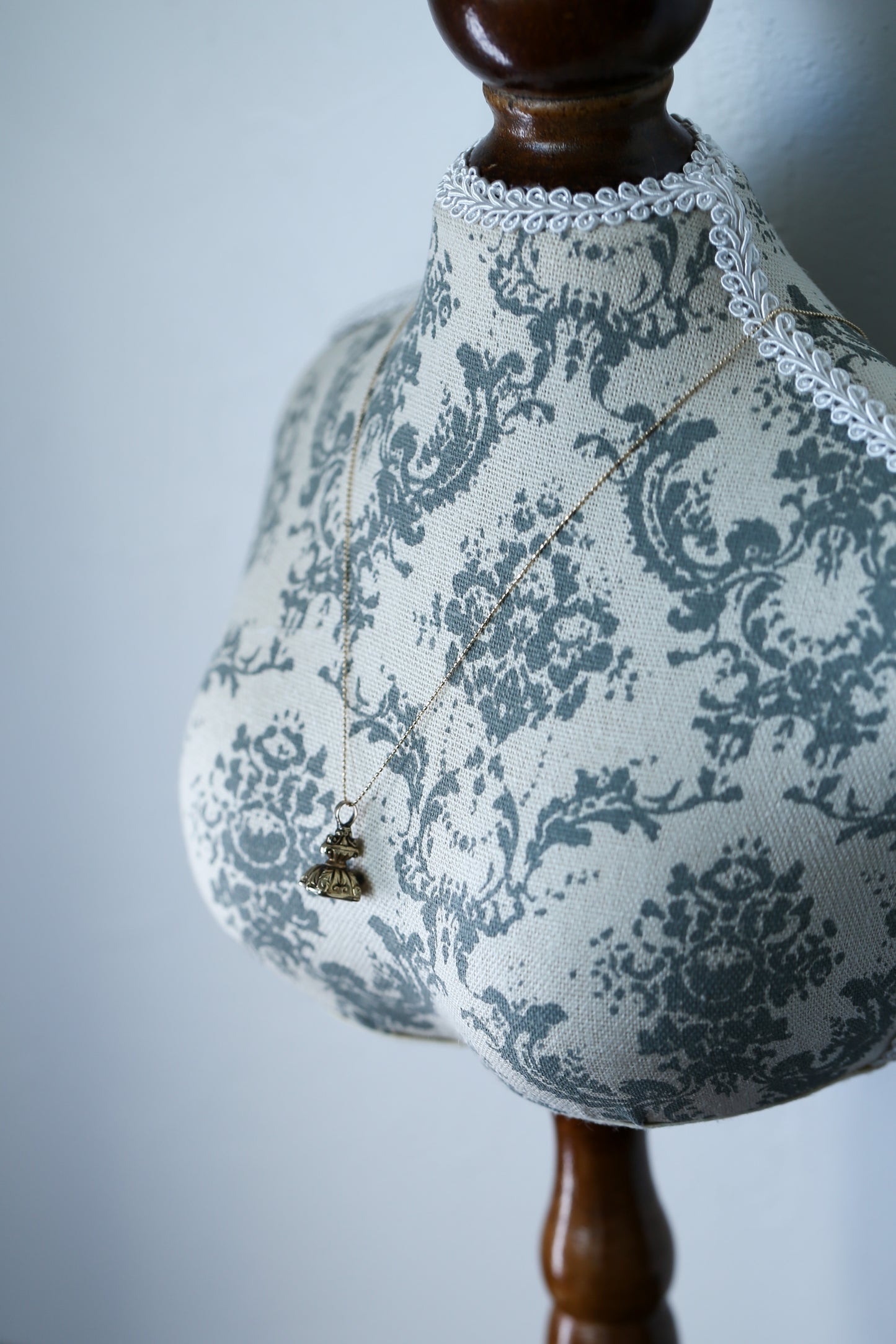 牡鹿のカルセドニーフォブシールペンダント アンティークジュエリー