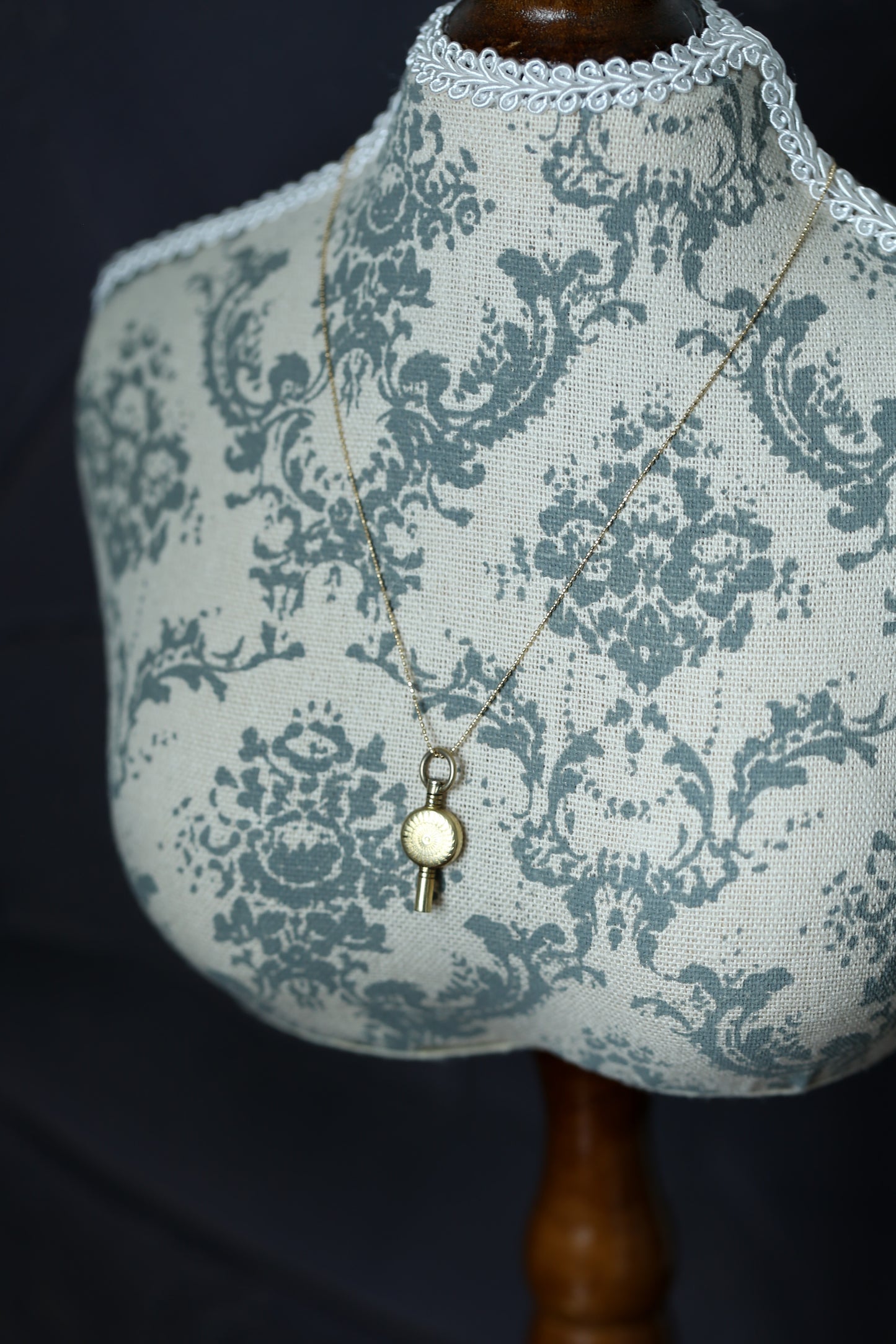 18Kゴールドのフォブキーペンダント アンティークウォッチキー