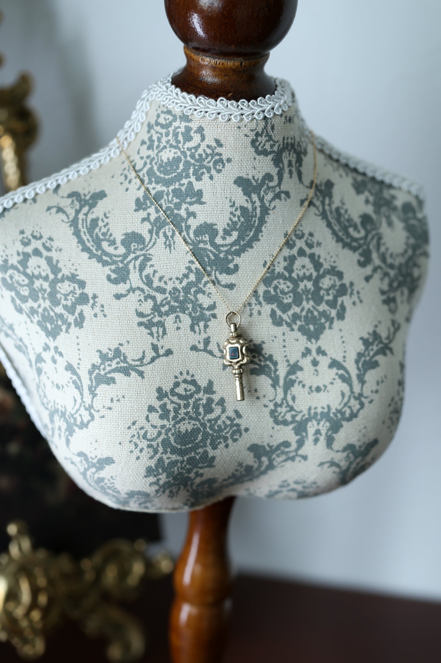 ペーストガラスとブラッドストーンのフォブキーペンダント アンティークウォッチキー