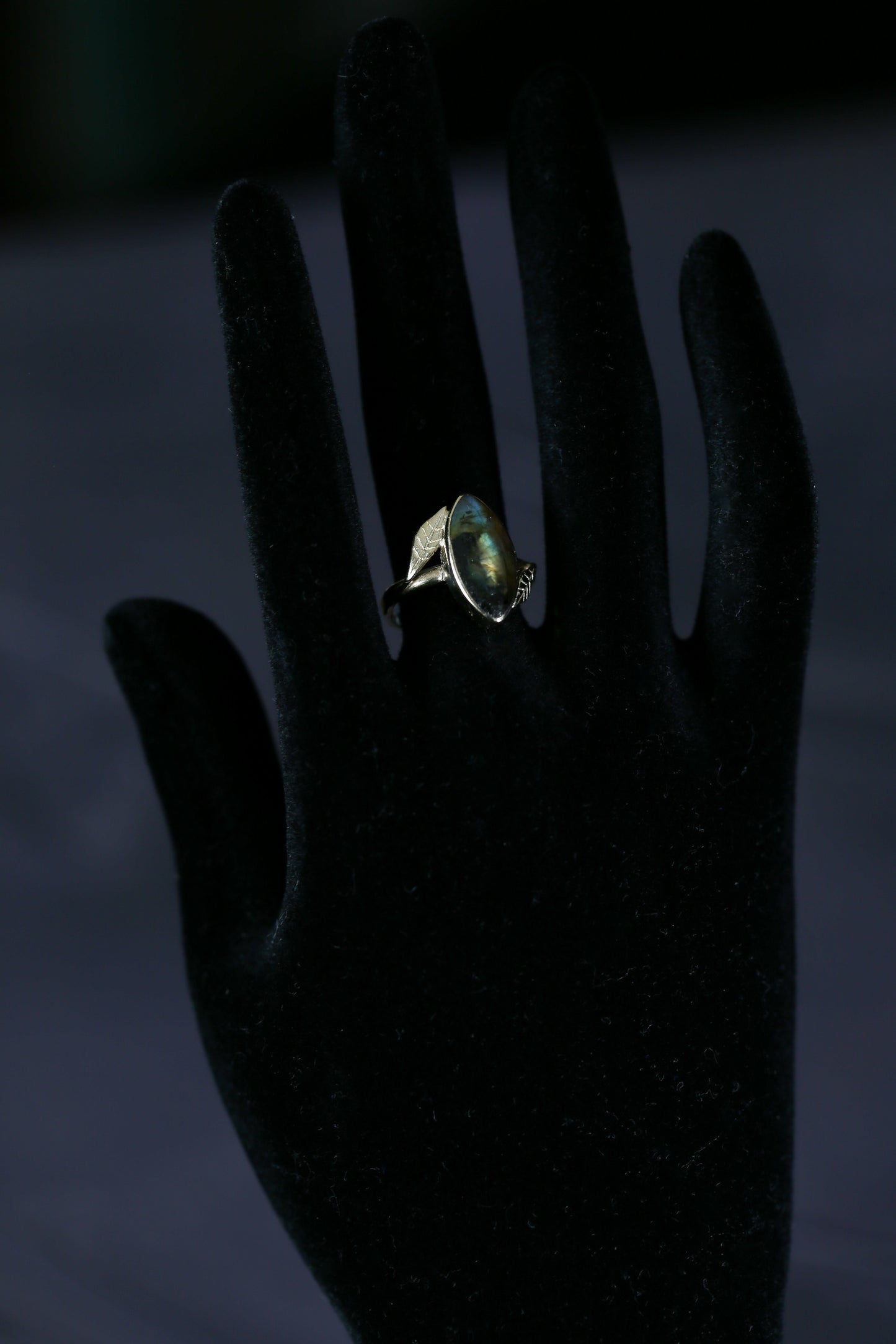 ラブラドライトのリーフリング ヴィンテージリング