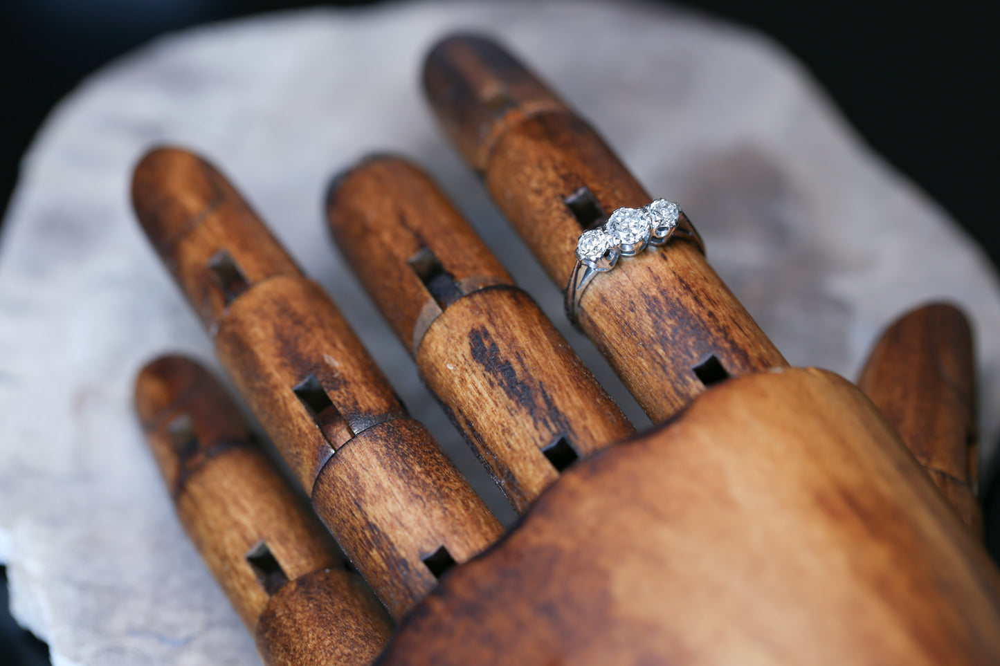 0171_ヴィンテージ オールドカットダイヤモンドのスリーストーンリング