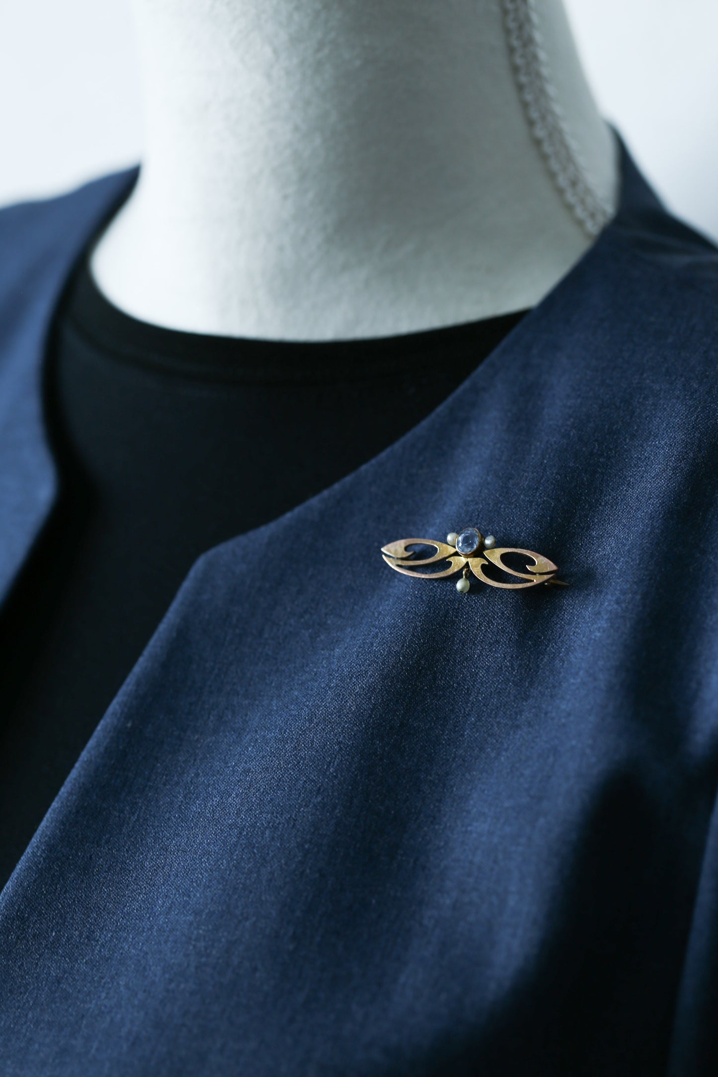 0054_アンティーク  サファイアとシードパールのブローチ