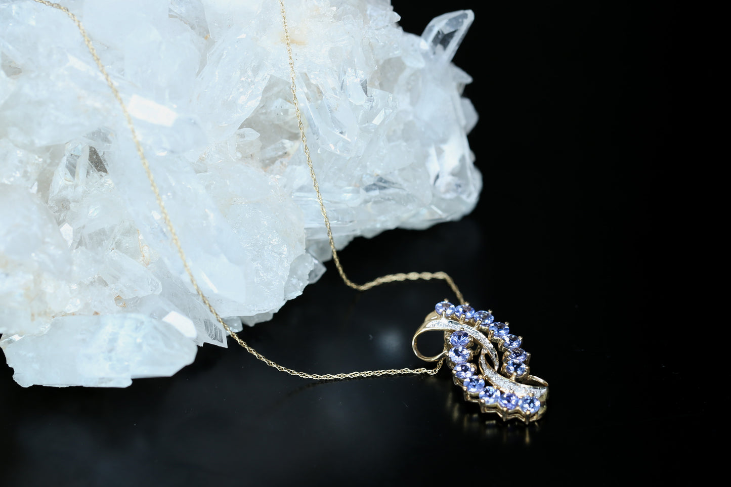 0030_タンザナイトとダイヤモンドのオープンワークペンダント