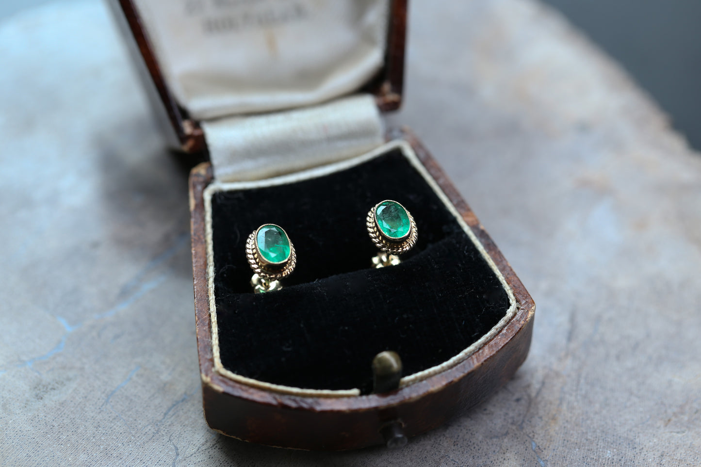 0175_ヴィンテージ エメラルドのシングルストーンピアス
