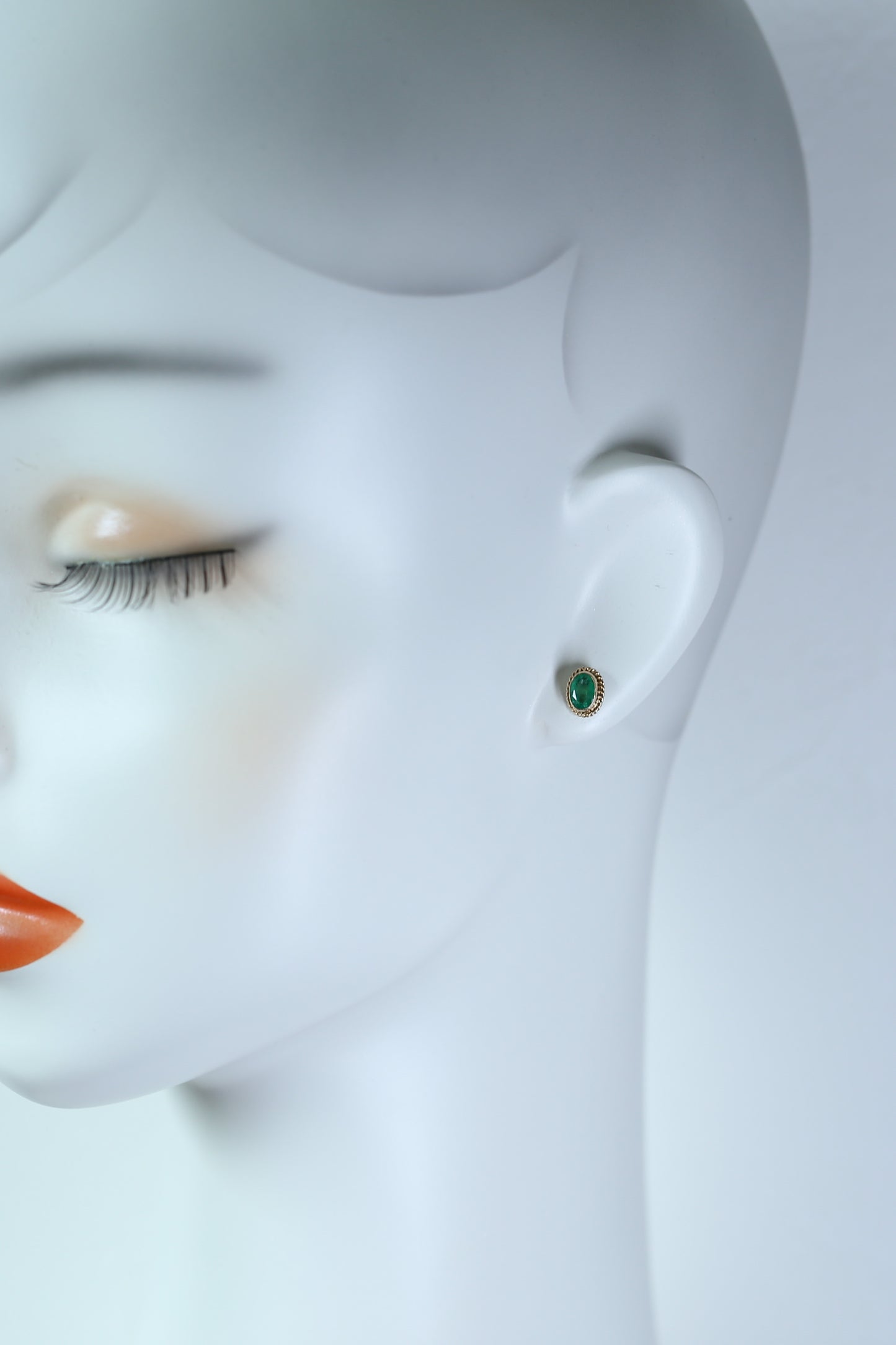 0175_ヴィンテージ エメラルドのシングルストーンピアス