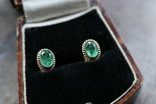 0175_ヴィンテージ エメラルドのシングルストーンピアス