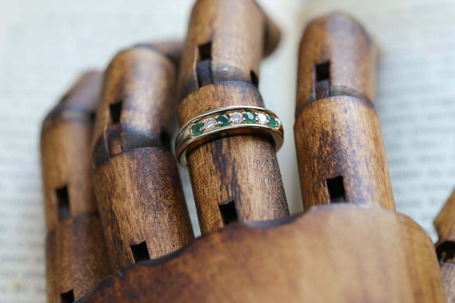 0188_ヴィンテージ エメラルドとダイヤモンドのハーフエタニティリング