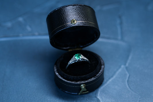 emerald_white_antique_ring