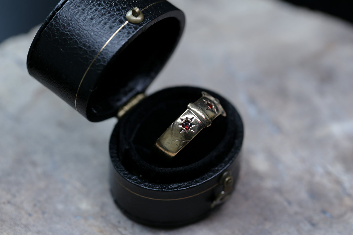 0169_アンティーク ガーネットのバックルリング