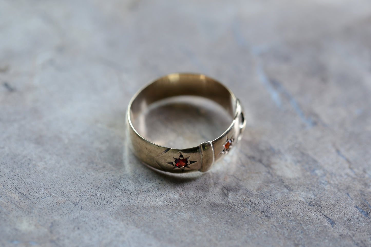 0169_アンティーク ガーネットのバックルリング