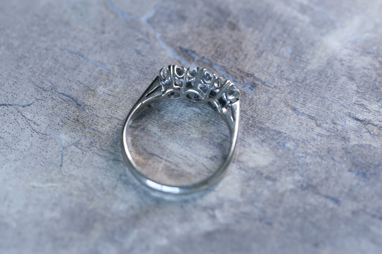 0171_ヴィンテージ オールドカットダイヤモンドのスリーストーンリング