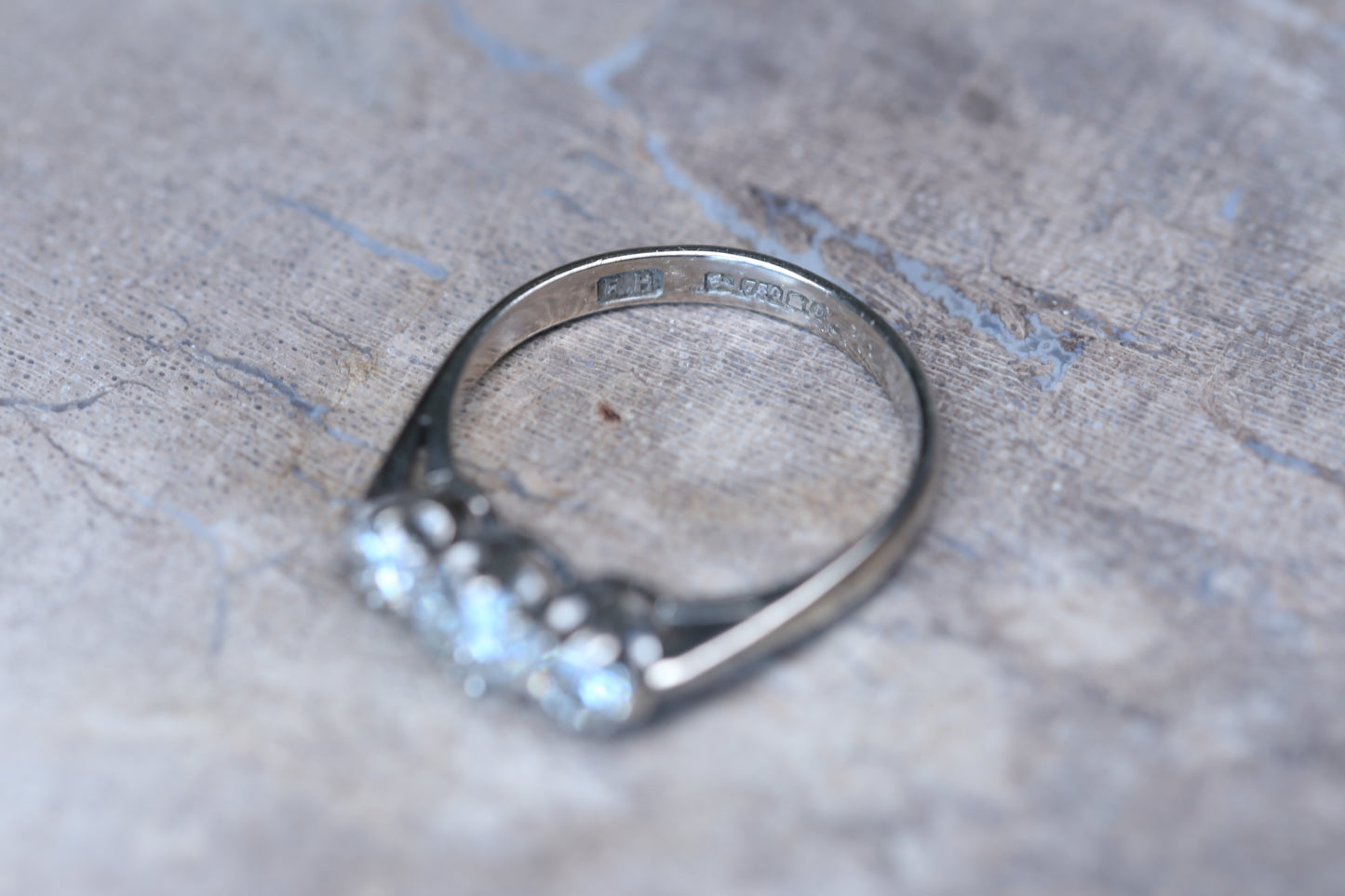 0171_ヴィンテージ オールドカットダイヤモンドのスリーストーンリング