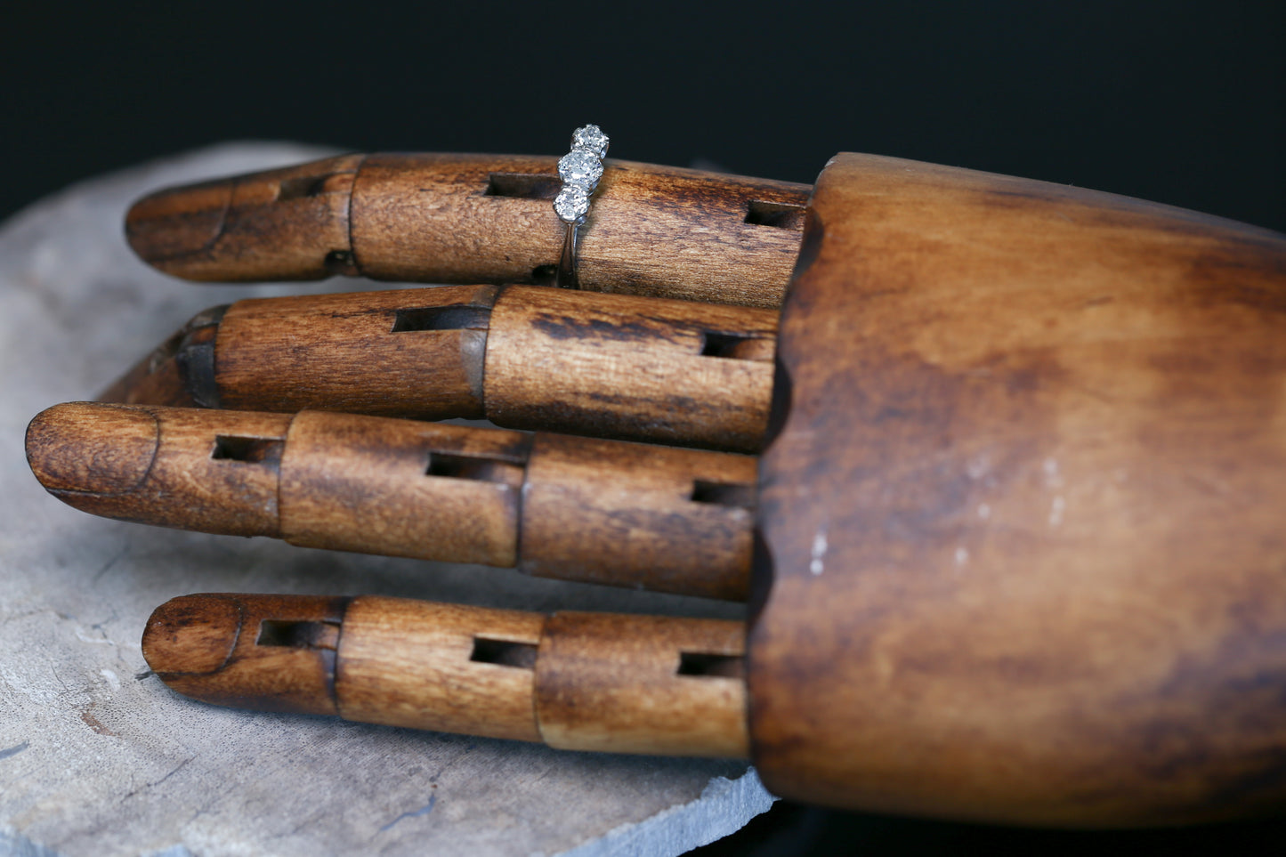 0171_ヴィンテージ オールドカットダイヤモンドのスリーストーンリング