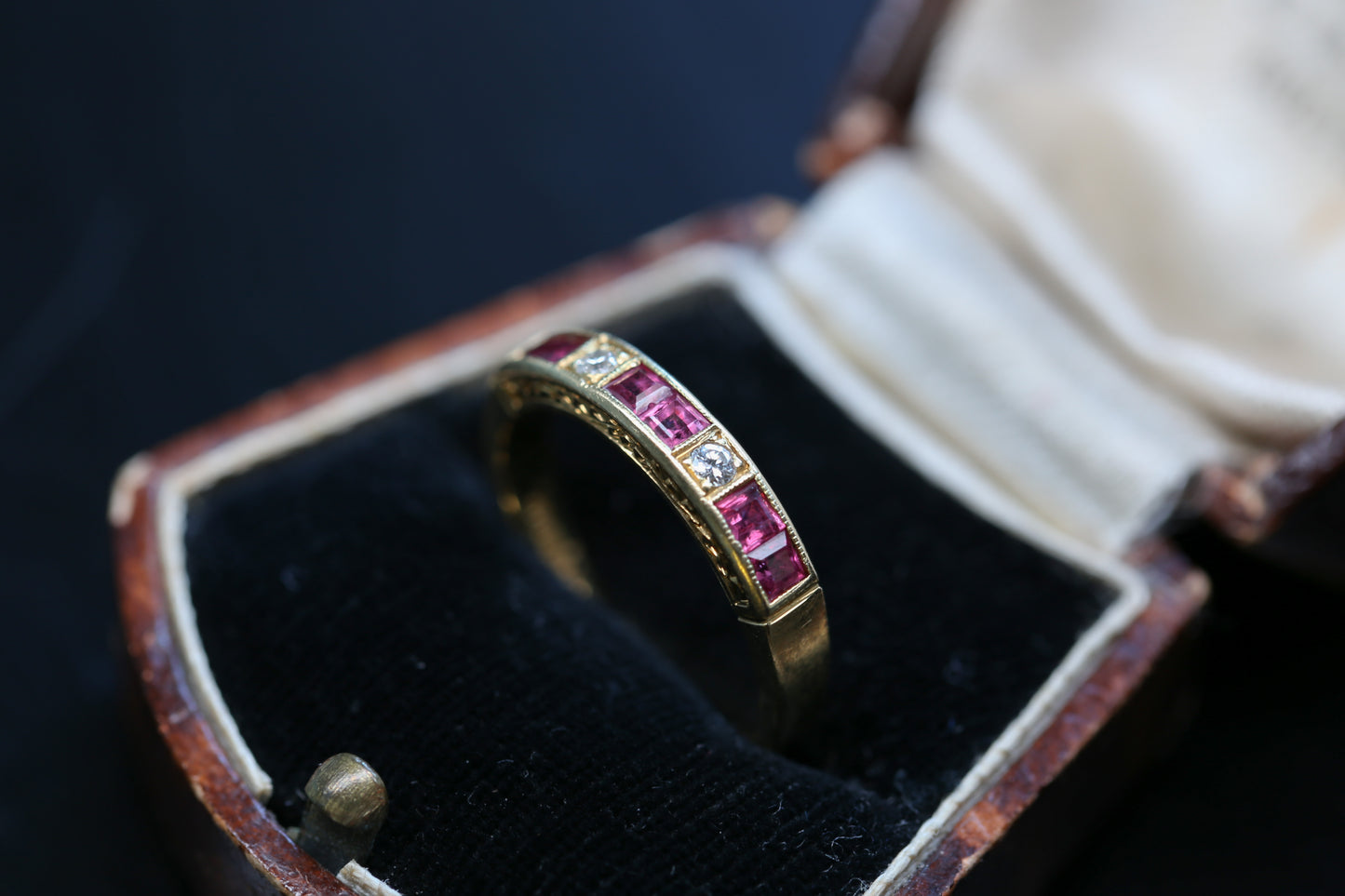 0173_ヴィンテージ ルビーとダイヤモンドのハーフエタニティリング