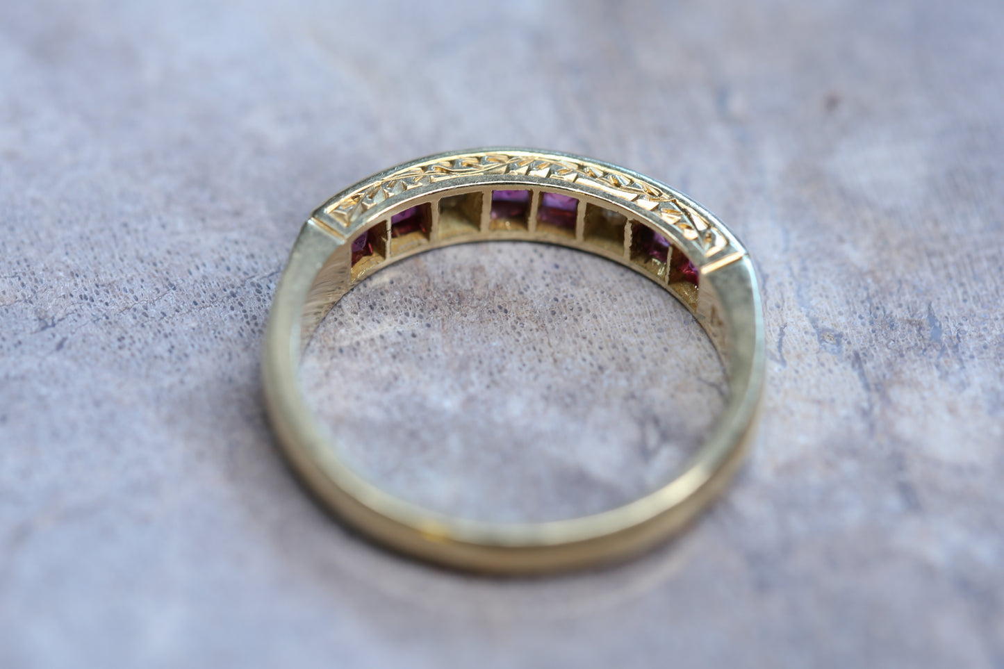 0173_ヴィンテージ ルビーとダイヤモンドのハーフエタニティリング