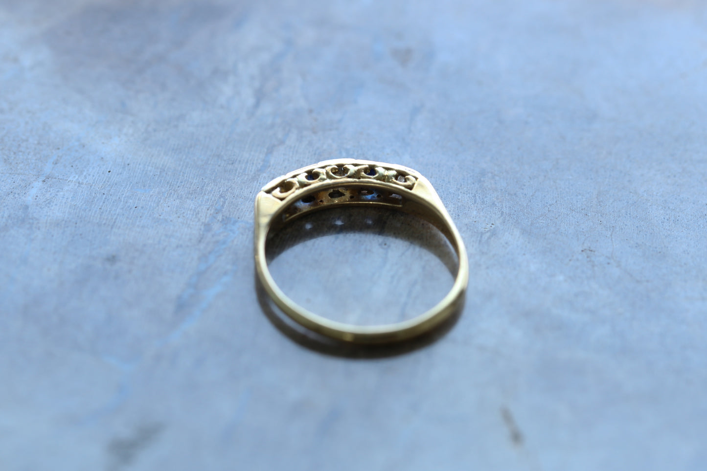 0184_ヴィンテージ サファイアとダイヤモンドのファイブストーンリング