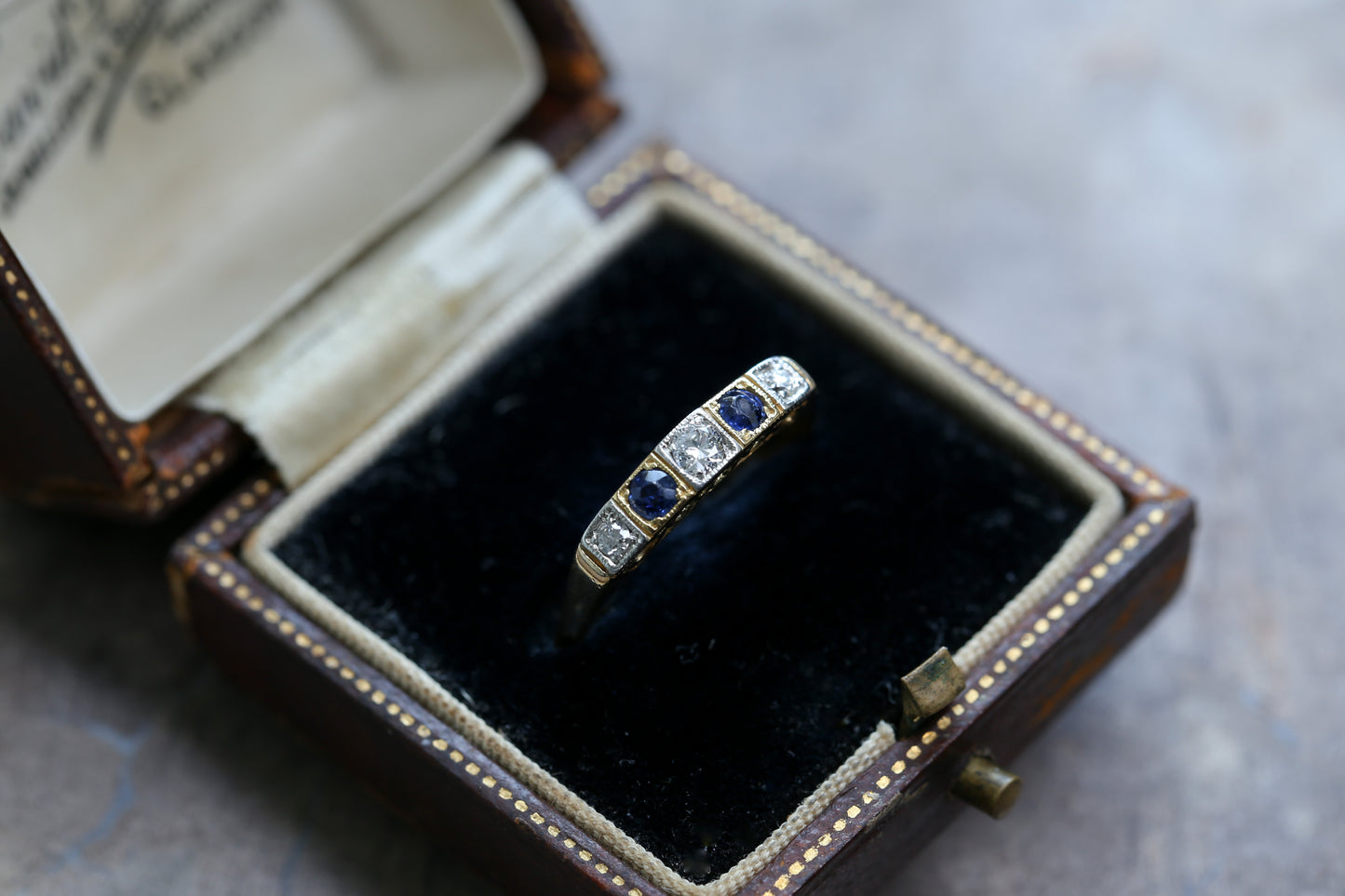 0184_ヴィンテージ サファイアとダイヤモンドのファイブストーンリング