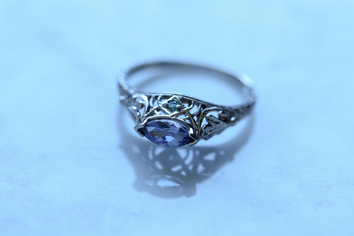 0105_ヴィンテージ タンザナイトとアレキサンドライトのオープンワークリング