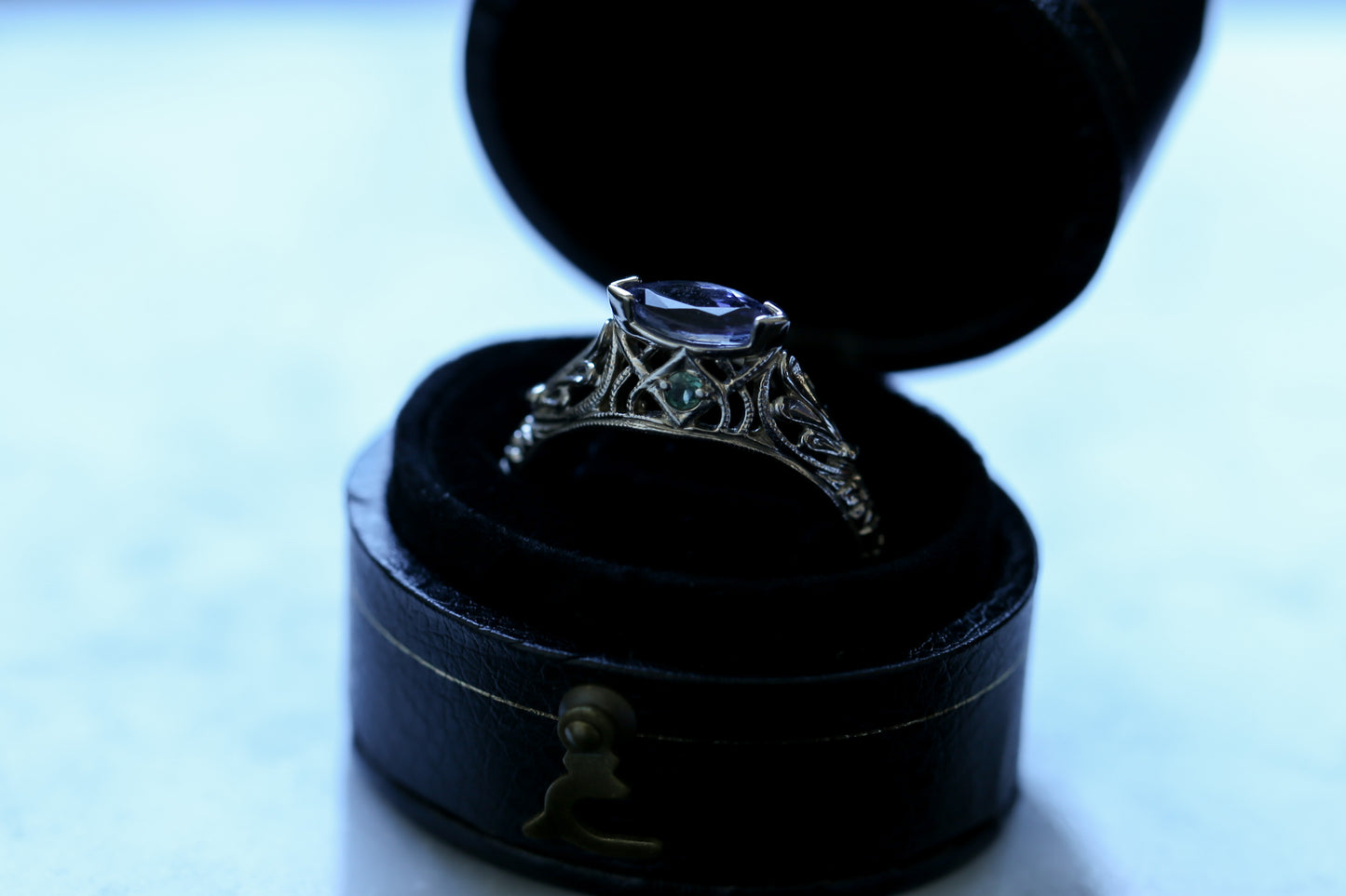 0105_ヴィンテージ タンザナイトとアレキサンドライトのオープンワークリング